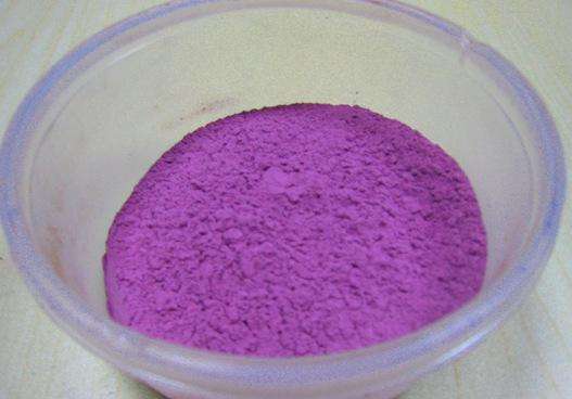 意外发明:化学家实验中的小失误 制造出紫色染料